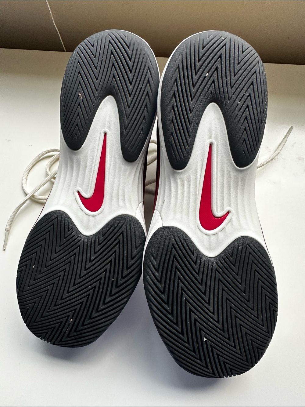 Like New Nike Vapor 12 Tennis Womens shoes size 9 - Picture 4 of 6